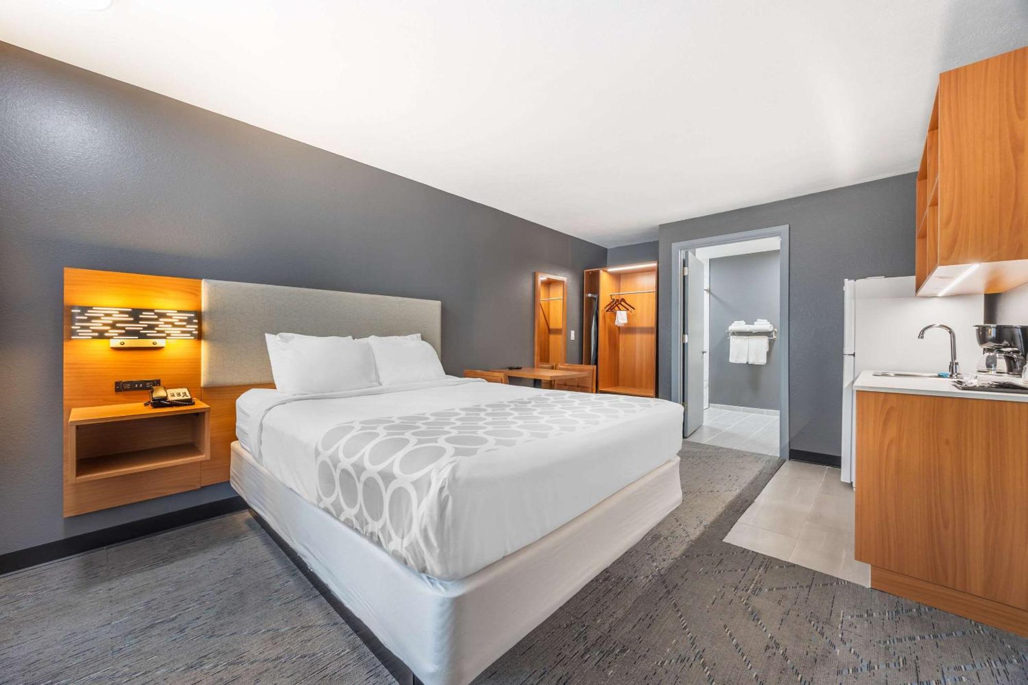 Suburban On The Strip Hotel