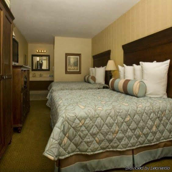 Suburban On The Strip Hotel 2*